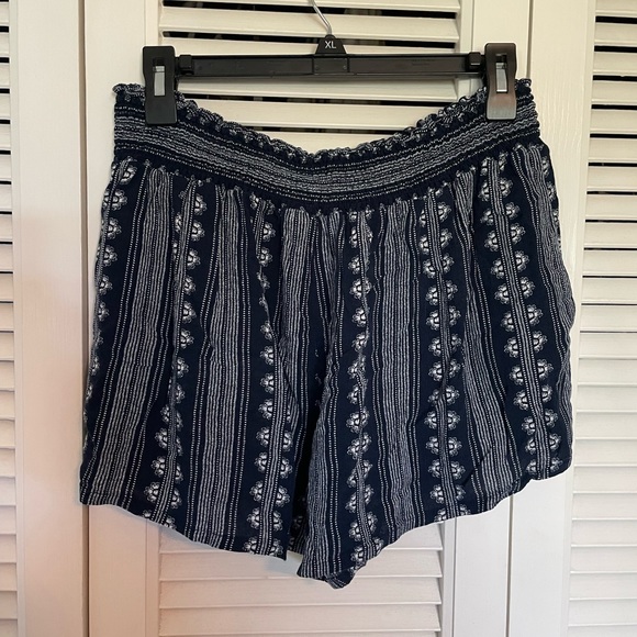 Kingston Gray Cute 3 1/2” shorts - Picture 2 of 2